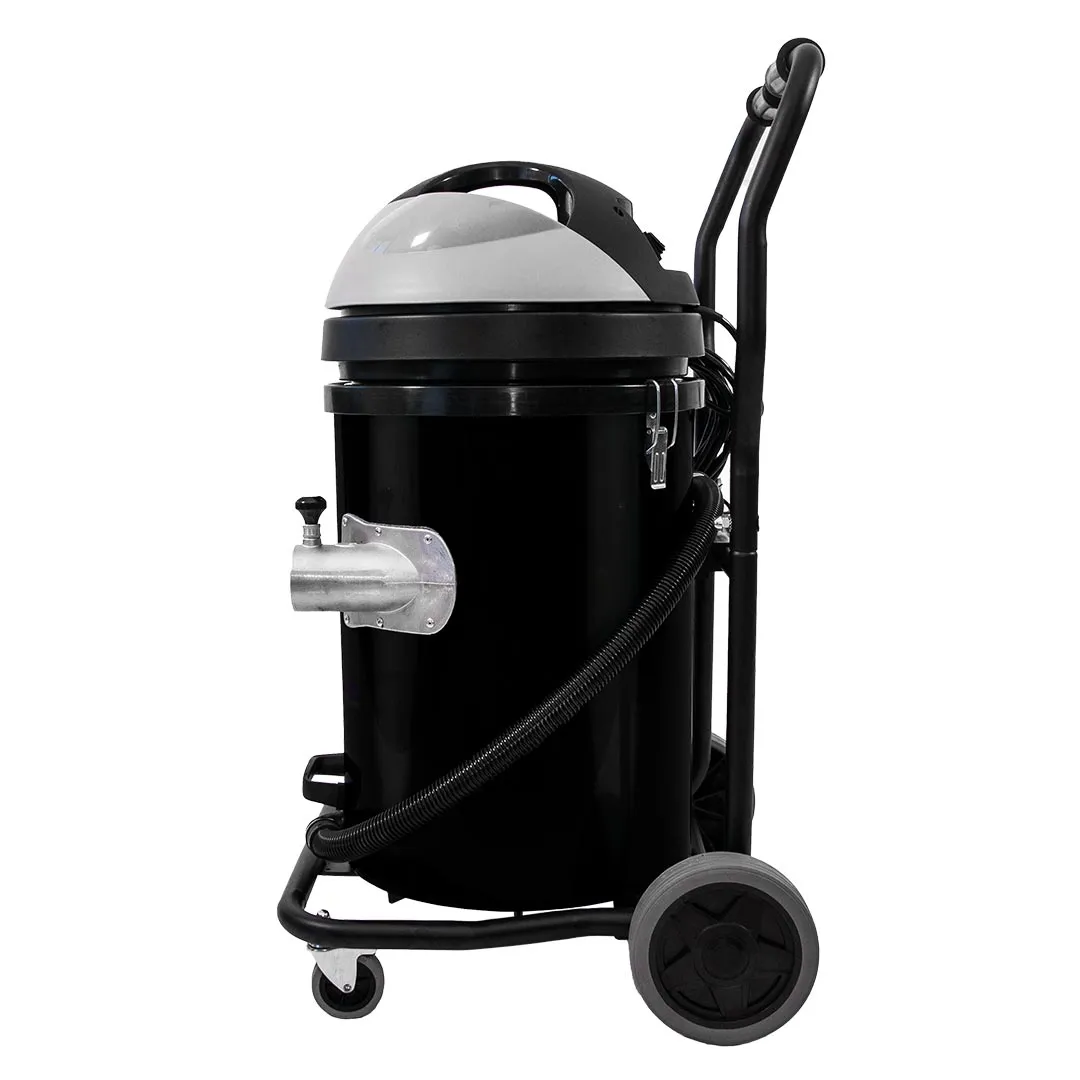 20 Gallon Cyclone 2400W Polypropylene Domestic Gutter Vacuum with 20 Foot Aluminum Poles and Bag