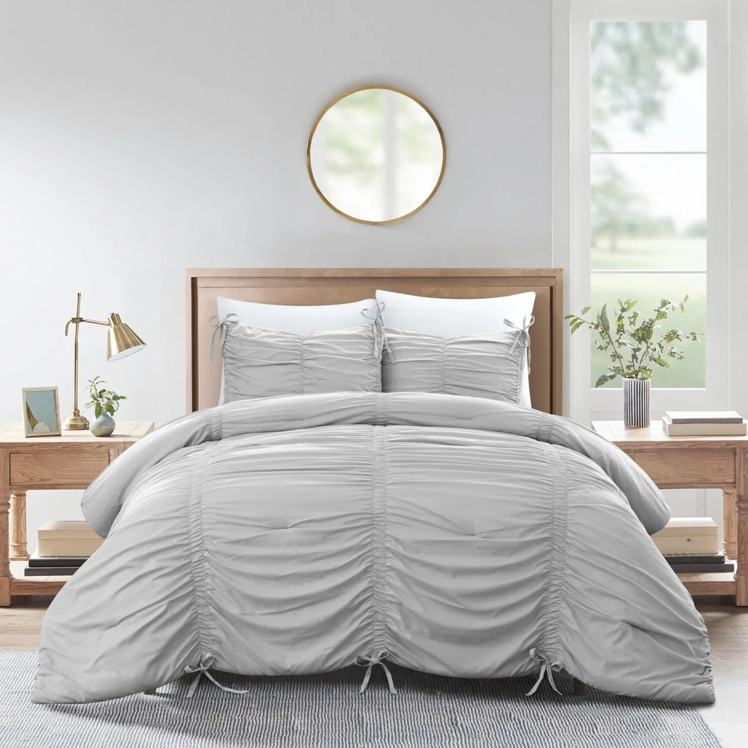 Abril Comforter Set