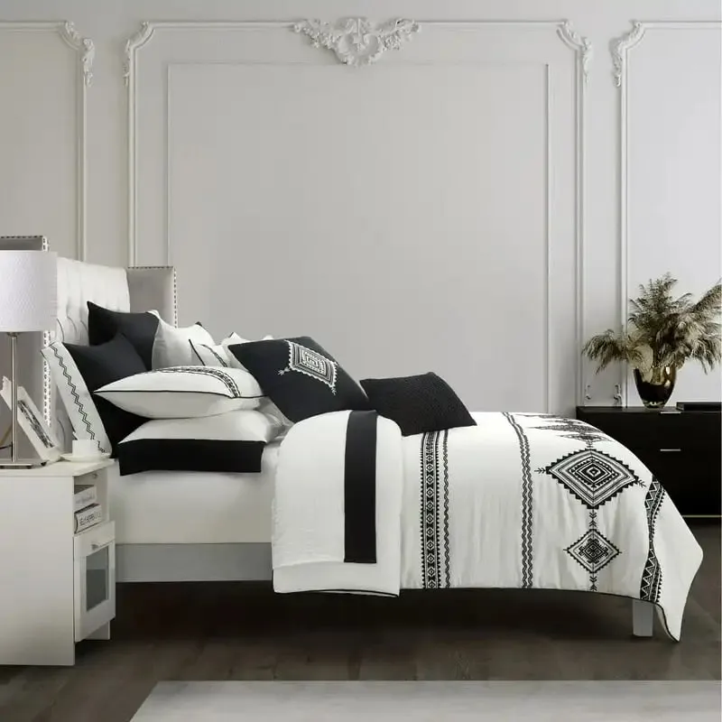 Black and White  12-Piece, Pre-Washed Bed-In-A-Bag, Queen Set For Adults