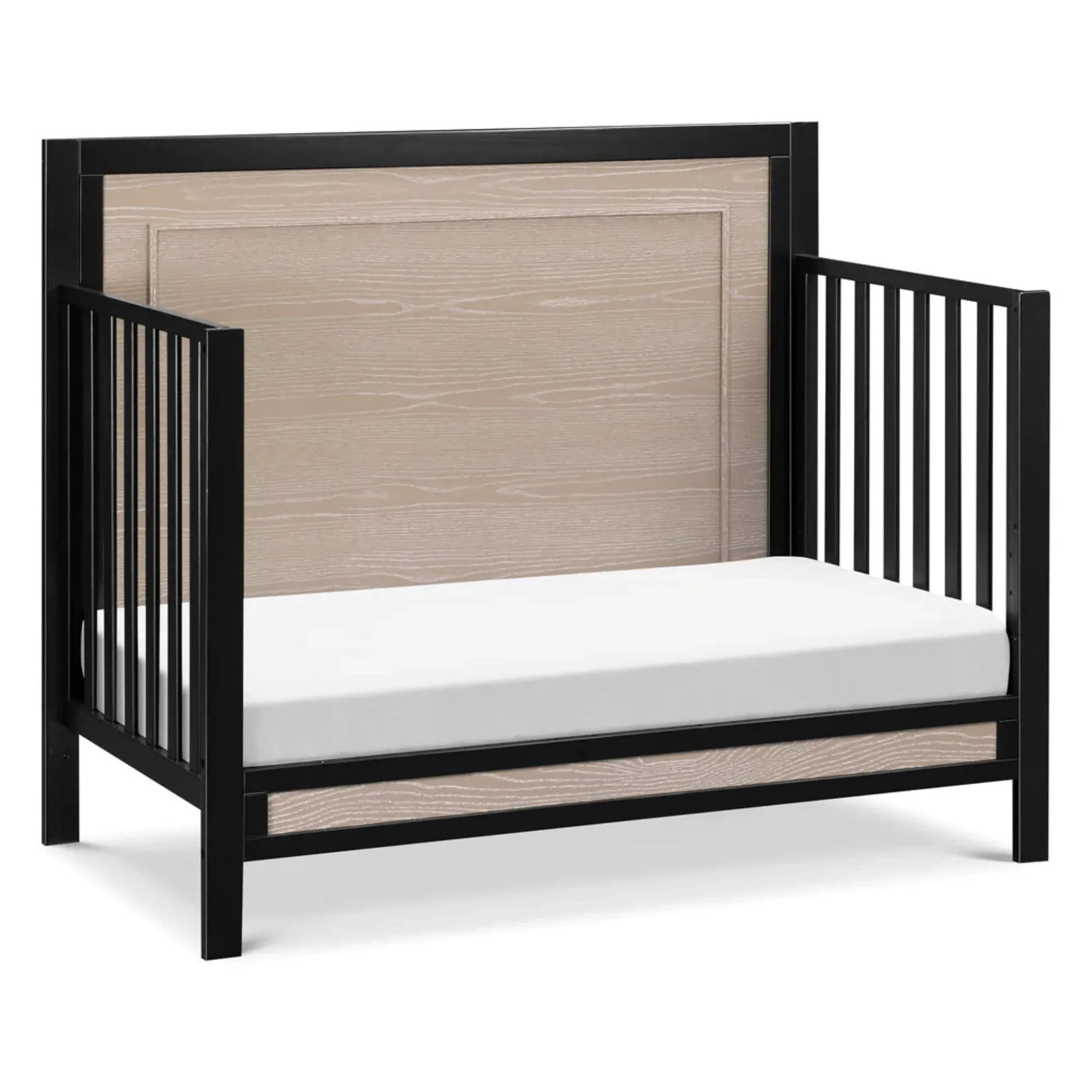 CARTERS by DAVINCI Radley 4-in-1 Convertible Crib