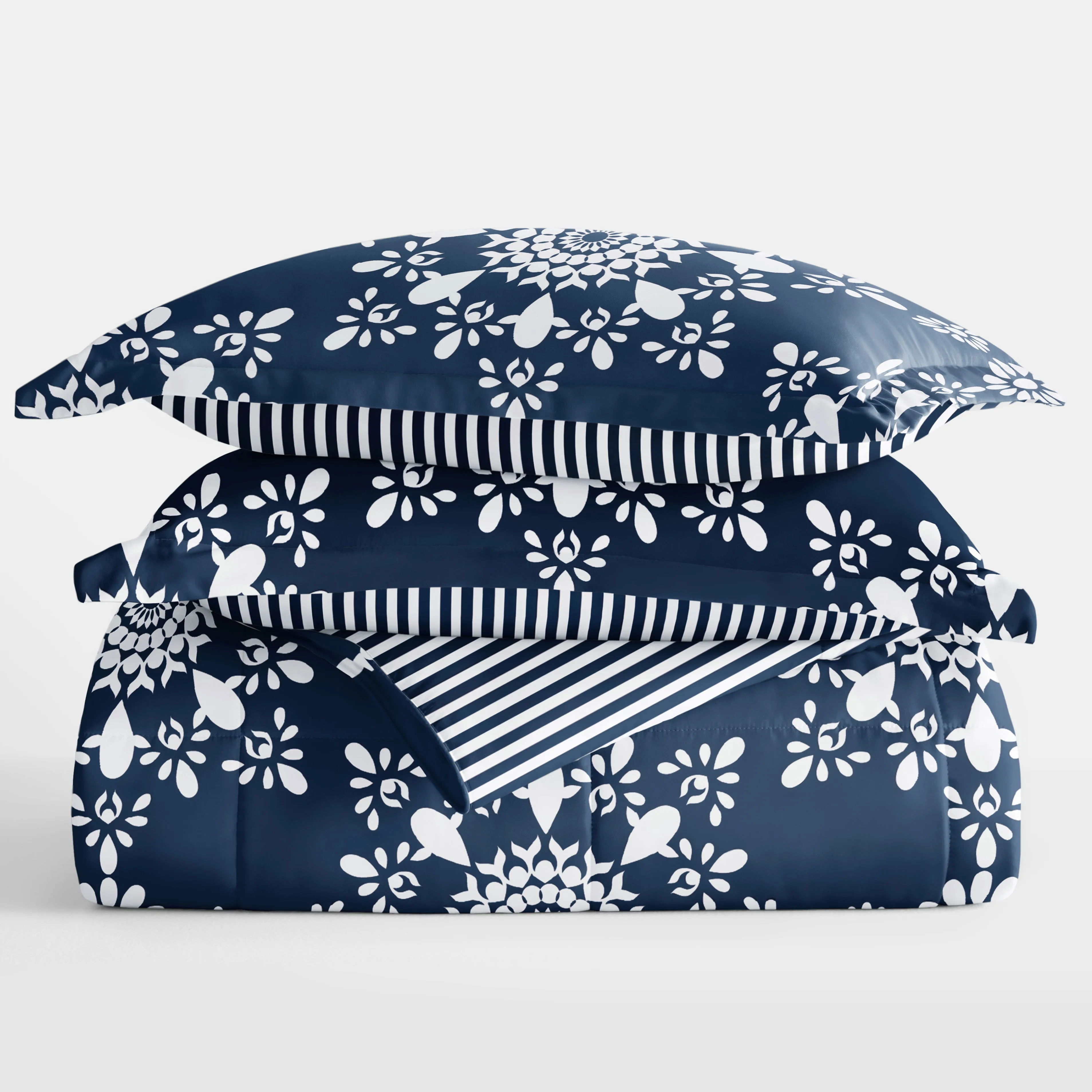 Daisy Medallion Reversible Down-Alternative Comforter Set