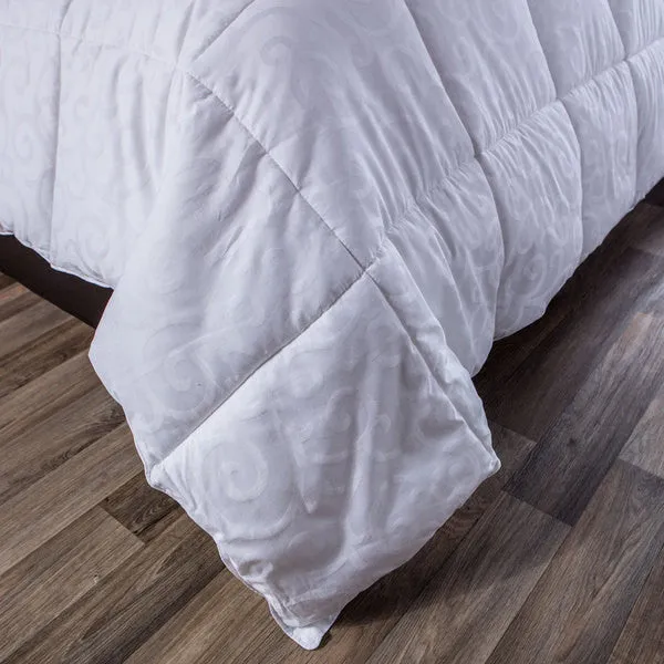 DownLinens 300 Thread Count Down Alternative Comforter