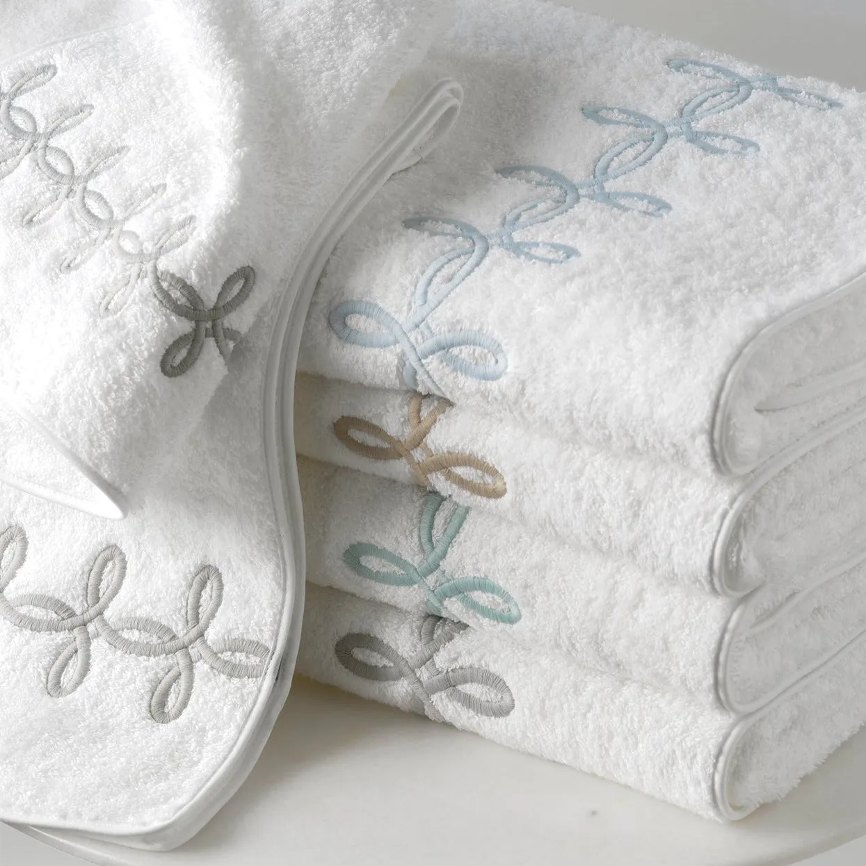 Gordian Knot Towels Collection