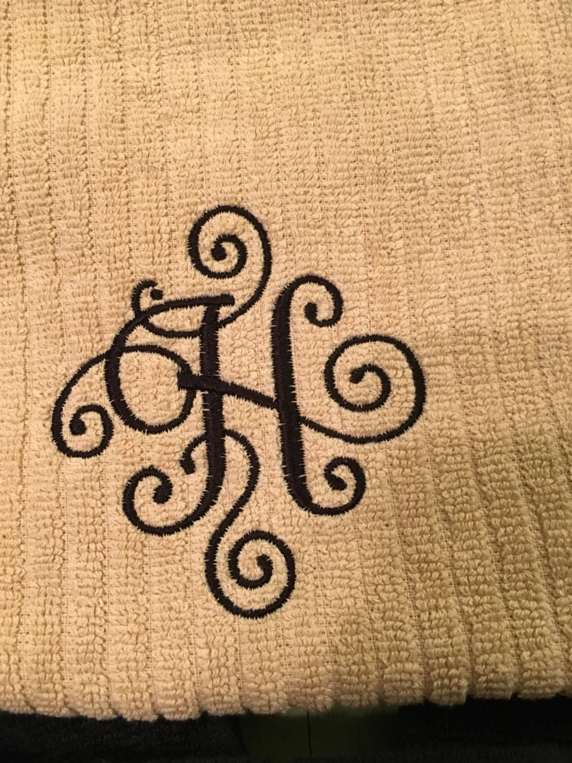 Personalized Scroll Initial Bath Towel Sets Gifts