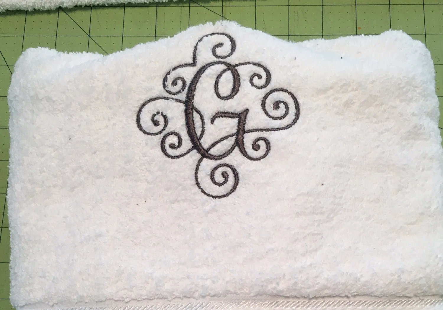 Personalized Scroll Initial Bath Towel Sets Gifts